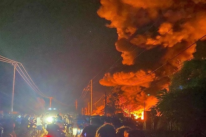 Cháy nổ dữ dội ở Cụm công nghiệp Bình Dương
