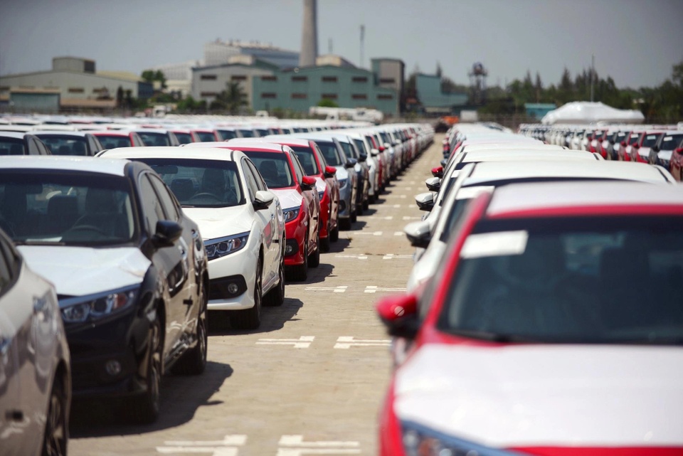 Bộ Công Thương ủng hộ giảm 50% lệ phí trước bạ ôtô trong nước