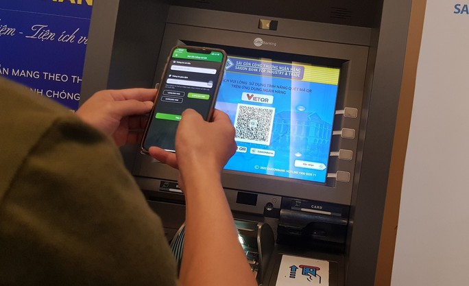 Chính thức rút tiền liên ngân hàng tại ATM bằng quét mã VietQR