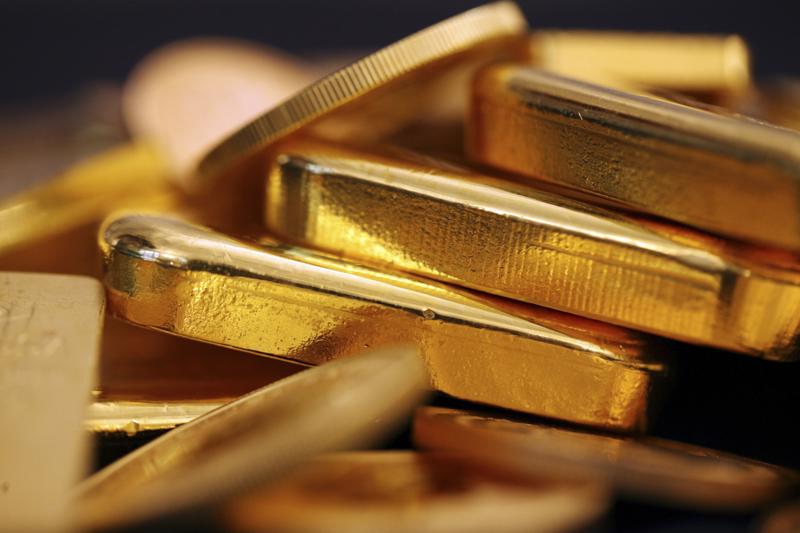 Giá vàng thế giới giữ đà tăng dồn dập, trong nước giằng co mốc 81 triệu đồng/lượng